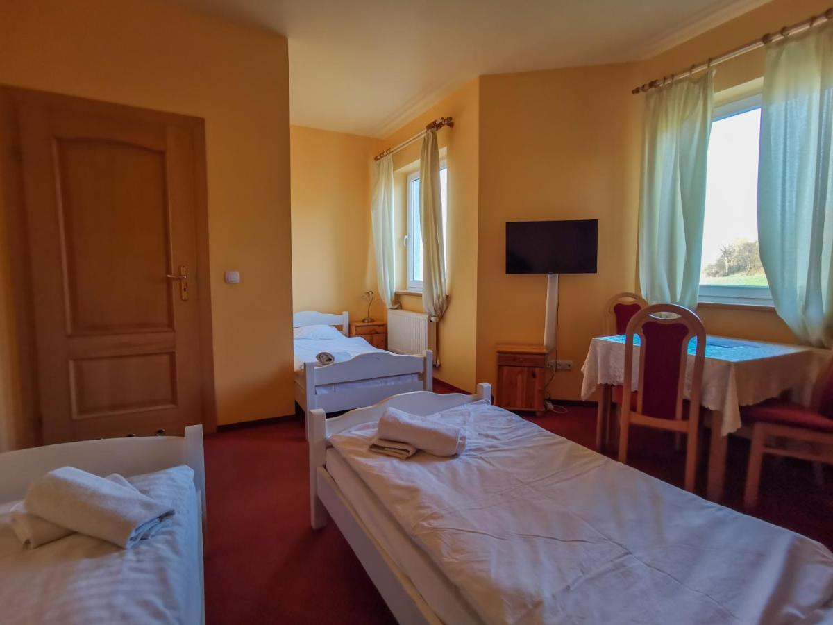 Hotelik Dworek Legnickie Pole Bagian luar foto