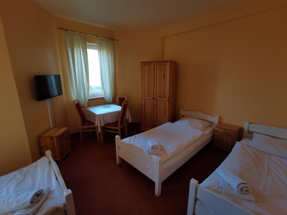 Hotelik Dworek Legnickie Pole Bagian luar foto