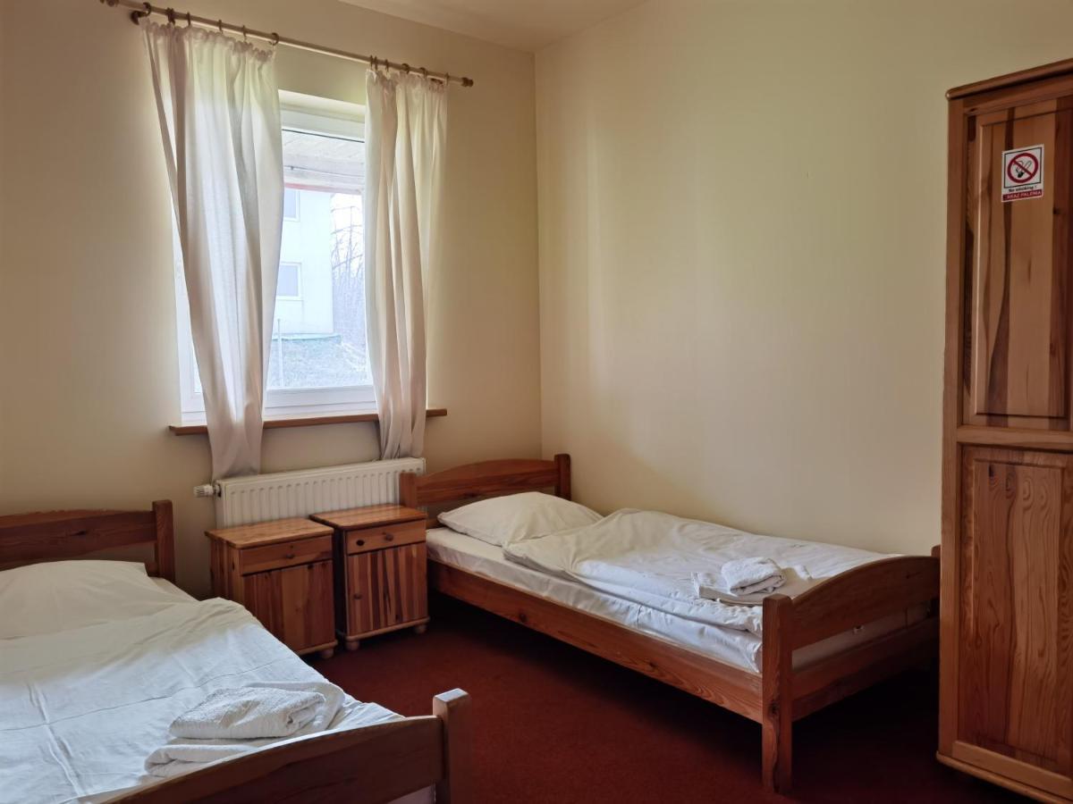 Hotelik Dworek Legnickie Pole Bagian luar foto